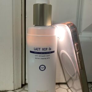 Lait VIP O2 Active Cleansing Milk - White Bottle